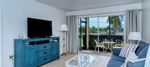 Discounted rates for gorgeous one bdrm directly across from beach, near village! in Sarasota