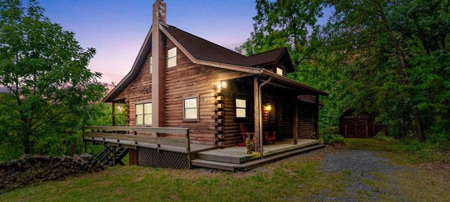 Dog Friendly with Fire Pit and Yard by the River in Baker