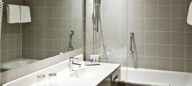 Dorint City Hotel Salzburg, Hotel - Standard double room with bath / toilet in Salzburg