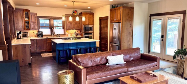 Downtown Craftsman: Walk to CSU & Old Town w/Peloton & Home Gym in Fort Collins