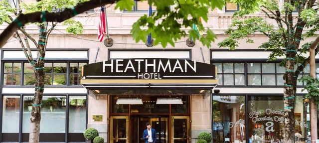 Downtown Views | Pet-friendly & In-Room Dining in Portland