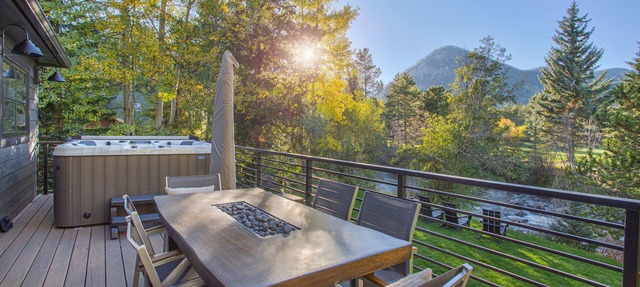 Dreamy home on river, mountain views, steps from town. in Frisco