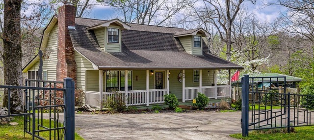 Drop A Line – Riverfront Relaxation on Little Riverer in Mentone
