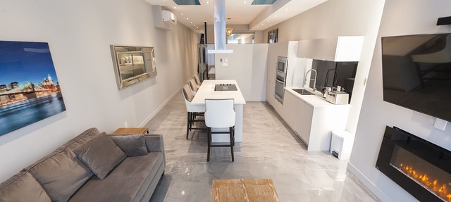 Duplex Loft with Private Terrace, Parc Avenue in Montréal