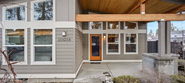 Dwell 30 Day Minimum- Modern & Peaceful, Walk to Old Mill, New and Lovely, AC in Bend