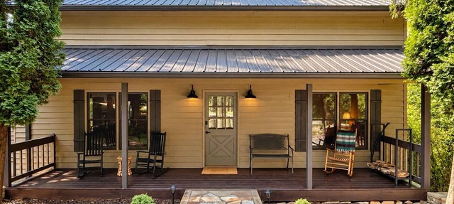 Easy Access Mtn View Hot Tub Pool Game Room Porch Wildlife Minutes to Town in Ellijay