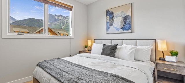 Elevated Mountain Living 2BD Spring Creek Unit in Canmore