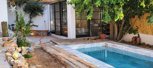 Entire floor w 2-bedroom in Milas with WiFi, AC.&Private pool. in Milas