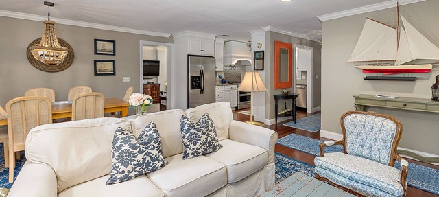 Excellent Location! Close to Restaurants, Shopping and Beach | Private large backyard in St. Simons Island