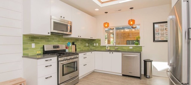 Excellent walkable location - Bright & Modern, Pets Welcome! in Portland