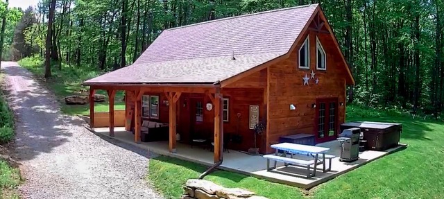Exceptionally Private Rustic Luxury Cabin adjacent to 16,000 acres of Gamelands in Ohiopyle