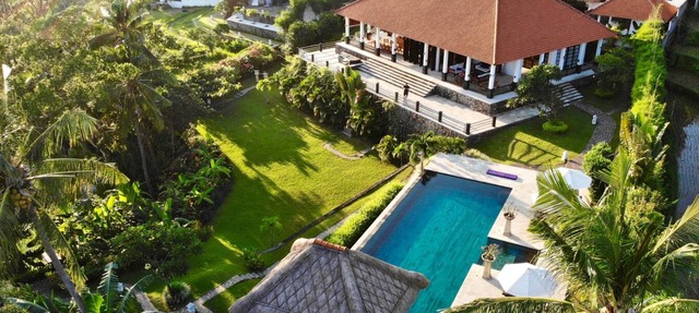 Exclusive 5 star villa with 365 ° view of the sea, mountains and rice fields! in Kayu Putih