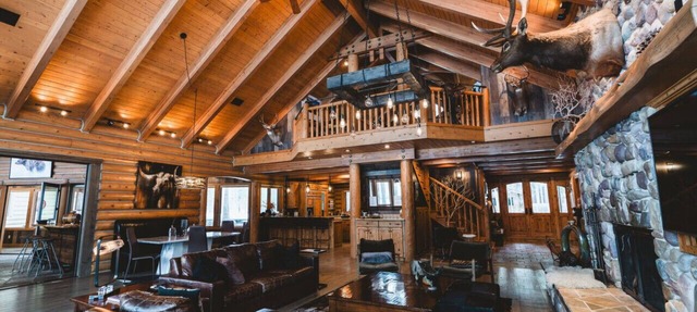 Exclusive Riverfront Lodge in Hamilton