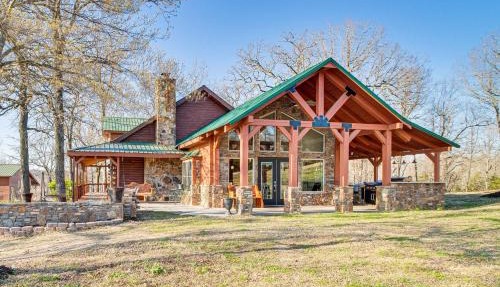 Expansive Mountain Home Rental w/Yard & Fire Pit! in Mountain Home