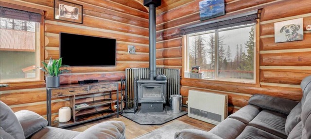 Experience Montana! 3bdr log cabin in Seeley Lake