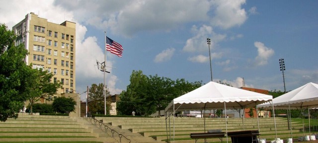 Explore the Outdoors, 4 Modern Units, Short Drive to Oglebay, Wheeling Park in Bridgeport