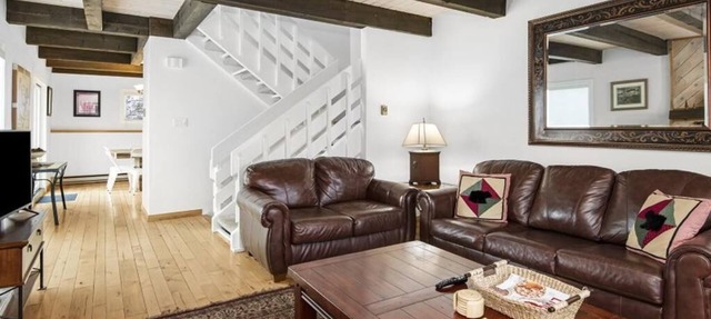 Fabulous Vail Townhome - Steps from the free Town of Vail bus in Vail