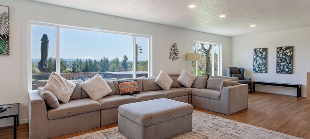 Family Estate w/Views | Hot Tub + Guesthouse in Gresham