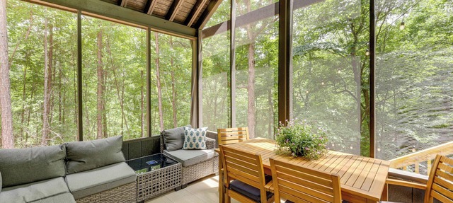 Family-Friendly Dadeville Cabin w/Hot Tub & Porch in Dadeville