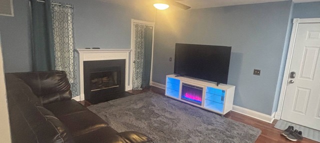 Fantastic 2-bedroom condo with AC in vibrant Newark. WiFi with 65 inch smart TV in Newark
