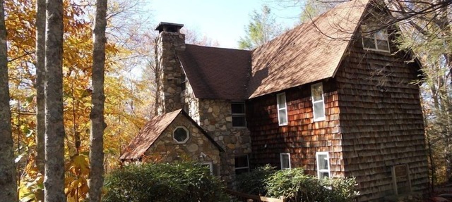 FIELDSTONE AND LOG HOME ON BEECH. Ski season dates available at 2024 prices! in Beech Mountain