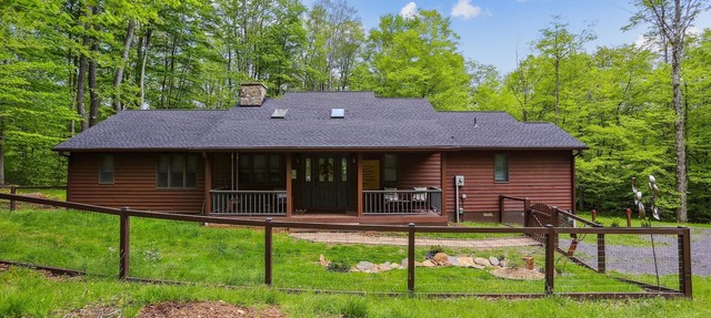 Find complete comfort in this beautiful and secluded mountain cottage! in Canaan Valley