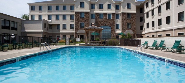 Free Breakfast. Outdoor Pool. 10 Min from University of Delaware! in Newark
