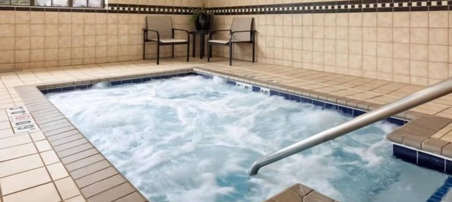 Free Breakfast. Pool & Hot Tub. Great for Business Travelers! in Bloomington