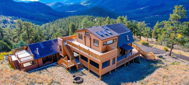 Fully Remodeled Cabin with breathtaking views in Bailey