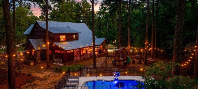 Gathering Pines · Heated Pool · Putt-Putt · Pickleball in Broken Bow