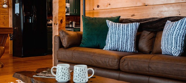 GATLINBURG LOG CABIN SPECTACULAR VIEWS HOT TUB LUXURY HONEYMOON ANNIVERSARY in Gatlinburg