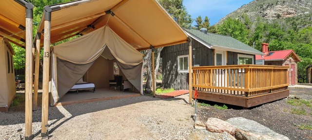Glamp 17- Majestic Moose in Bellvue