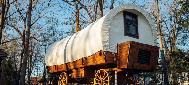 Glamping Experience, Heat & A/C, Full Bath, well stocked, close to everything in Mountain Home