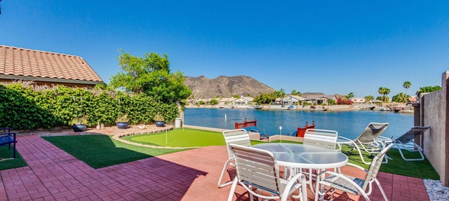 Great Mountain views on Arrowhead Lakes in Glendale