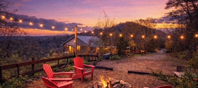 Great Views! Great Rates! King Bed, Firepit, Gas Grill, Dogs Free! Book Today! in Clayton