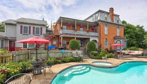 Greystone Manor Bed & Breakfast in Bird-in-Hand