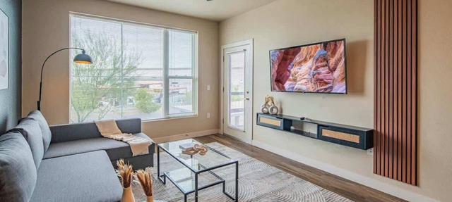 Group-Friendly Apt with Pool,Gym,Parking,WD,Balcony in Tempe