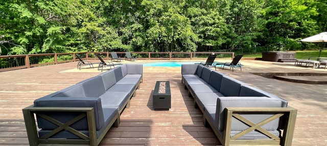 Guest House w/Pool and Hot Tub! 10min away from Lake Norfork! in Mountain Home
