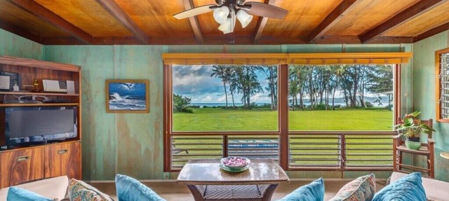 Hanalei Bay, ocean view bungalow. Steps to sand,1B/1BA Local style, romantic! in Hanalei