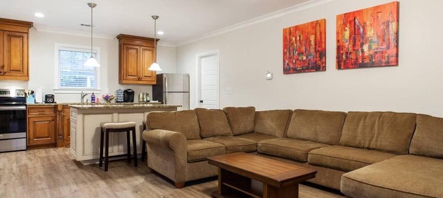Heart of Midtown - Walkable - Private Pet Relief Yard - Gated Parking in Atlanta