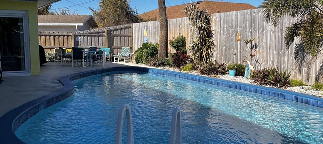 Heated pool, large home across from the beach. Lots of amenities included. in Ormond Beach