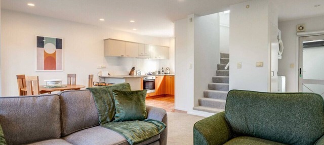 Henderson Retreat 3BR Townhouse with Parking in Auckland West