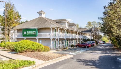 HomeTowne Studios by Red Roof Atlanta - Norcross South in Norcross