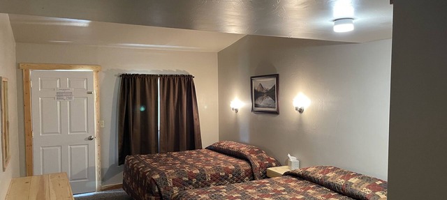 Hooks Hideaway Motel in Babb