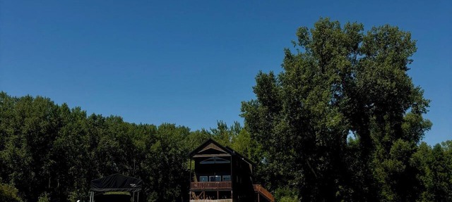 Hot Tub · Lakefront · Fire Pit · Grill · Cold Plunge · Retreat Near Minneapolis in Grasston