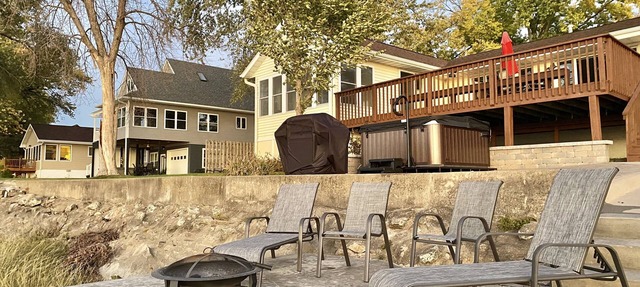 Hot Tub River Views in Hampton