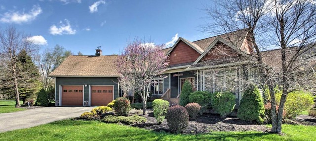 House w/Deck, Fire Pit - 15 Mins to Snowshoe! in Slaty Fork