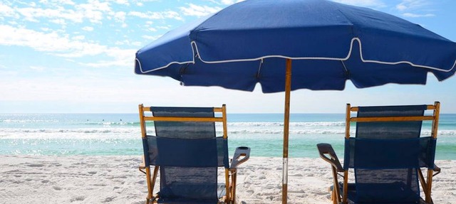 I.S.107- Charming! Ground Floor Only Steps to the Beach! Beach Service Included! in Fort Walton Beach