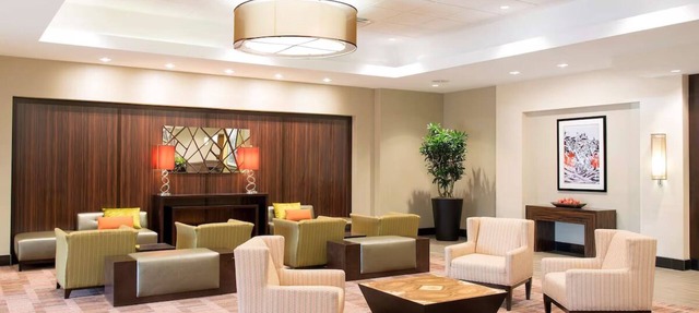 Ideal for Groups: 3 Relaxing Rooms w/Comfy Beds, Airport Shuttle & Pool Access in Grand Rapids