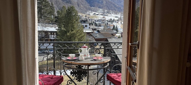 In Evolene, sunny studio with stunning view over the mountains in Evolène